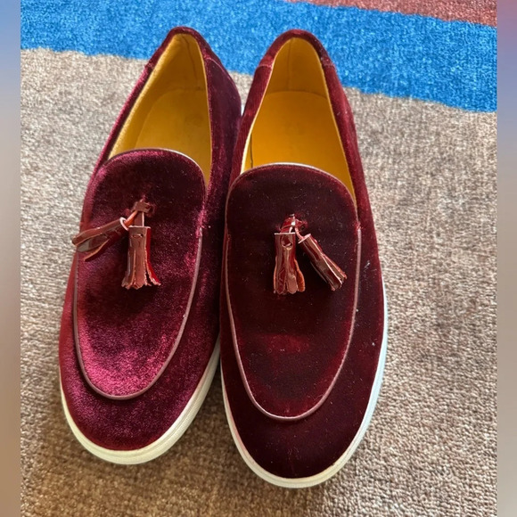Burgundy Velvet Sneaker with Leather Tassel - Carrucci 7.5 - Picture 1 of 8